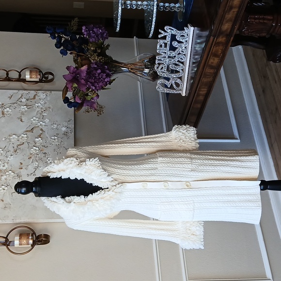 Nine West Ivory Fluffy Neckline And Cuff Knit Cardigan Coat. Size L - Picture 9 of 17